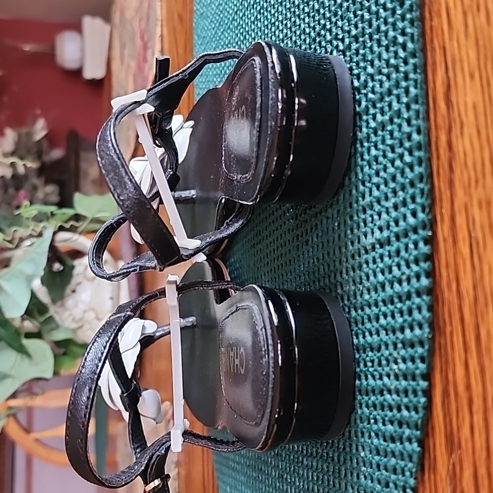 Beautiful black and white Sandals  with Camilla flower design - Picture 6 of 13